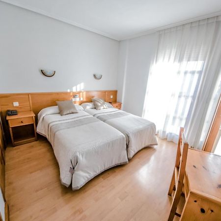 Alvi Hotel Soria Bagian luar foto