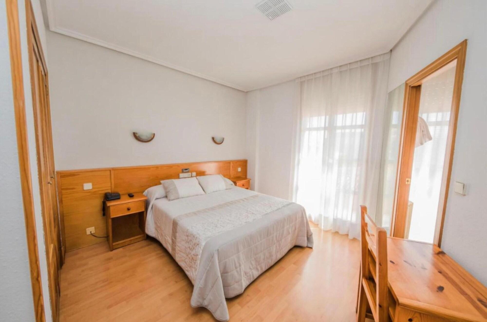 Alvi Hotel Soria Bagian luar foto
