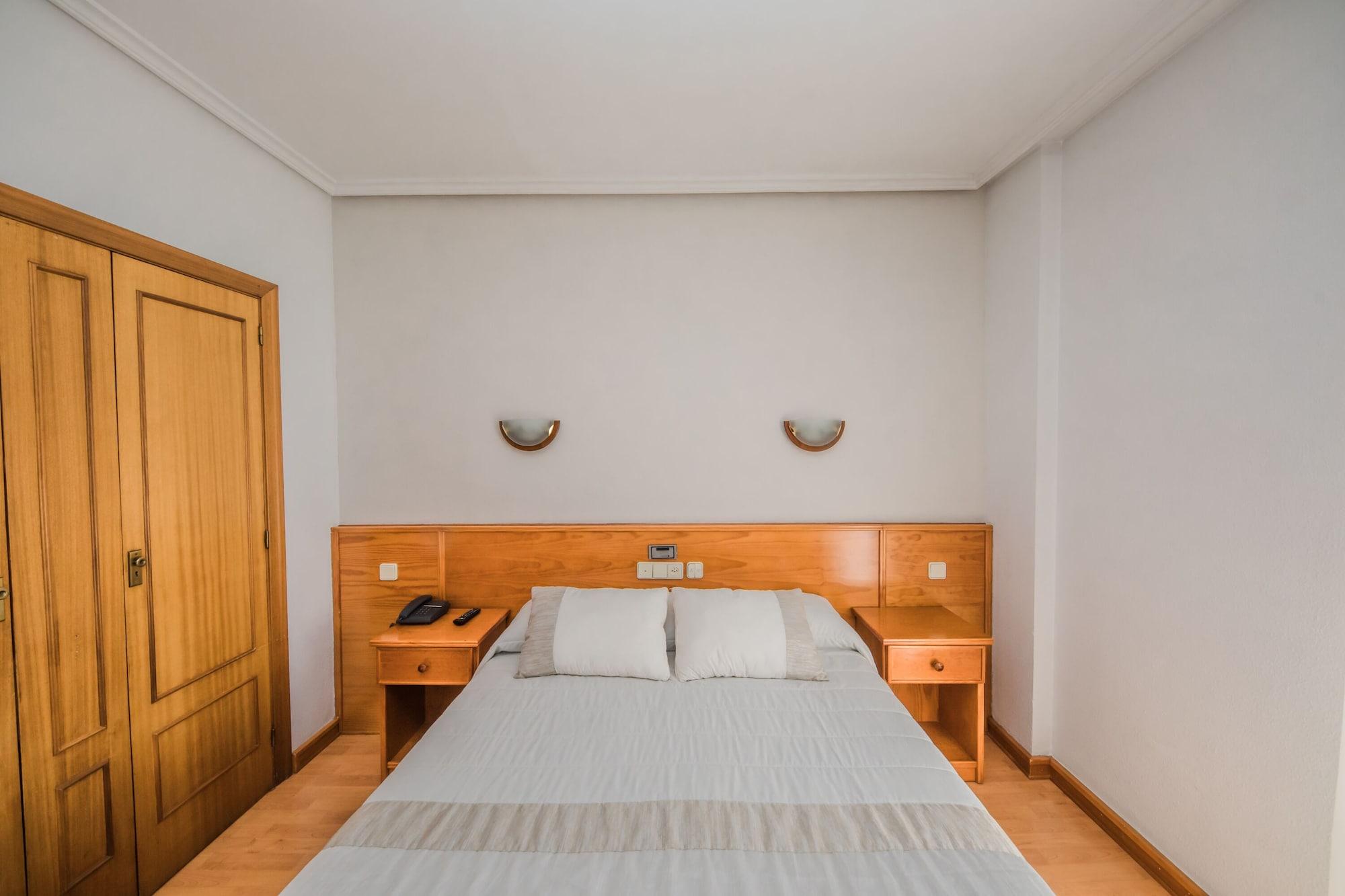 Alvi Hotel Soria Bagian luar foto