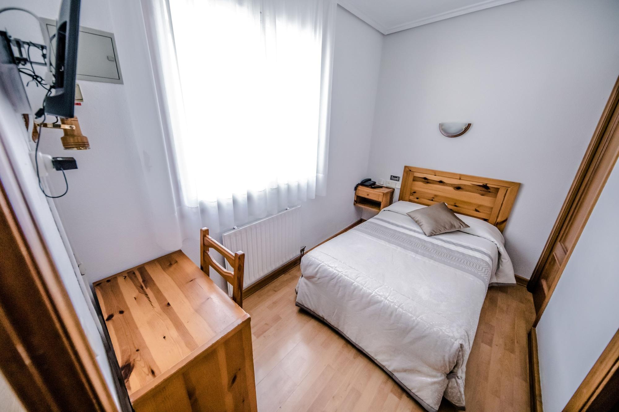 Alvi Hotel Soria Bagian luar foto