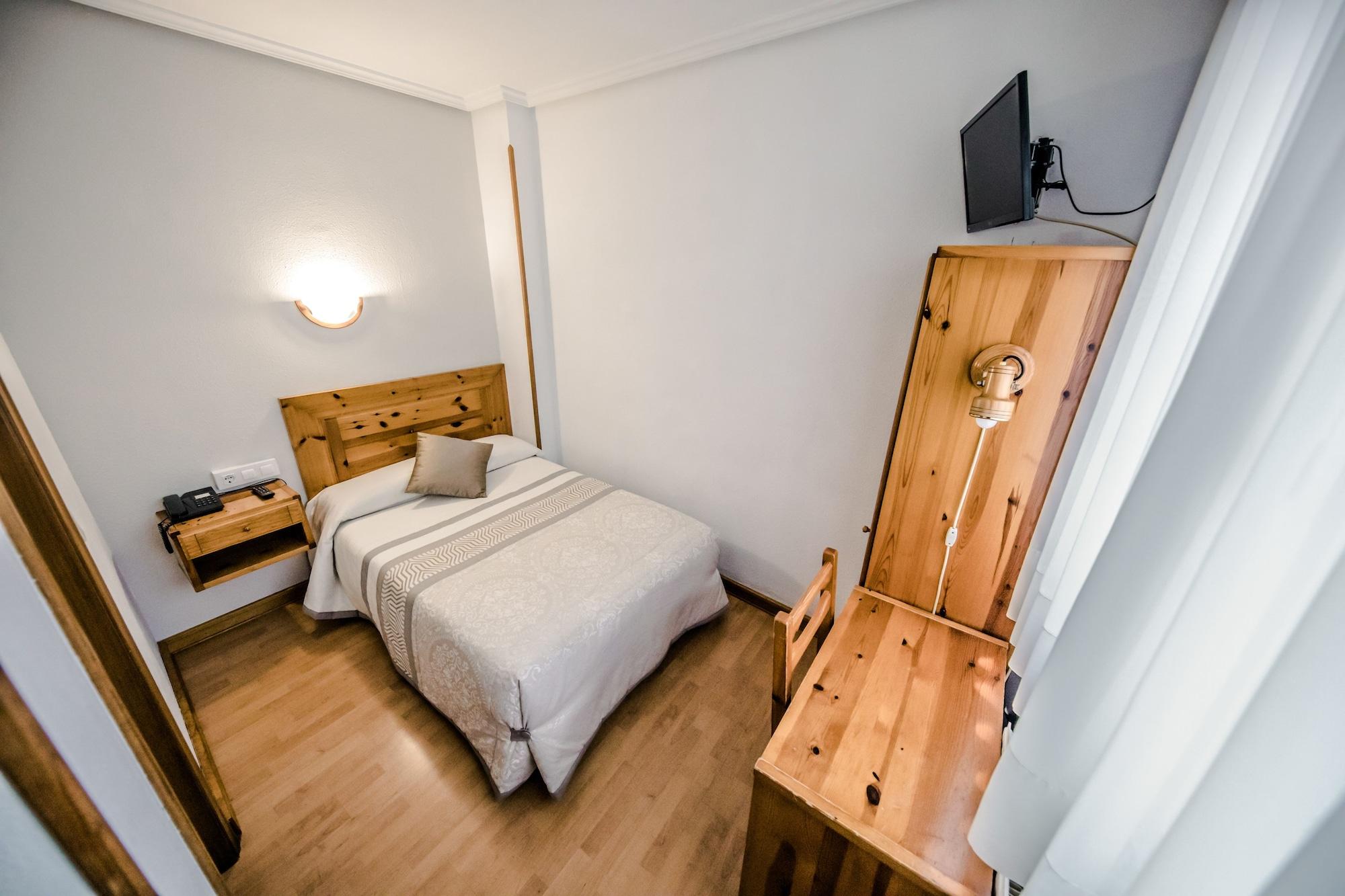 Alvi Hotel Soria Bagian luar foto