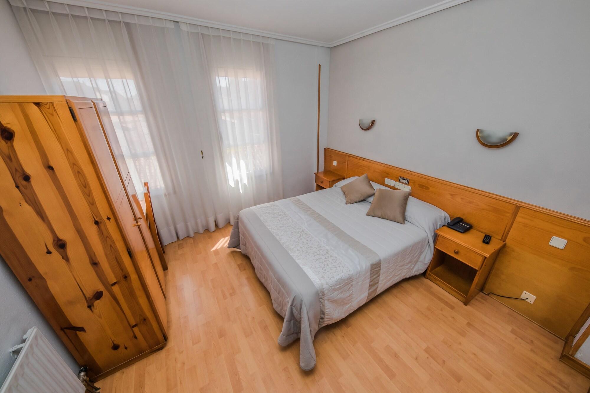 Alvi Hotel Soria Bagian luar foto