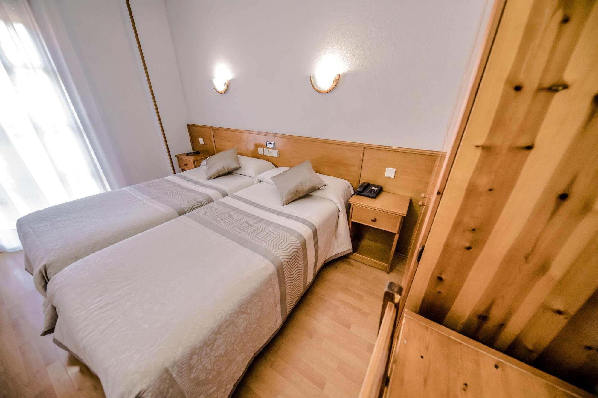 Alvi Hotel Soria Bagian luar foto