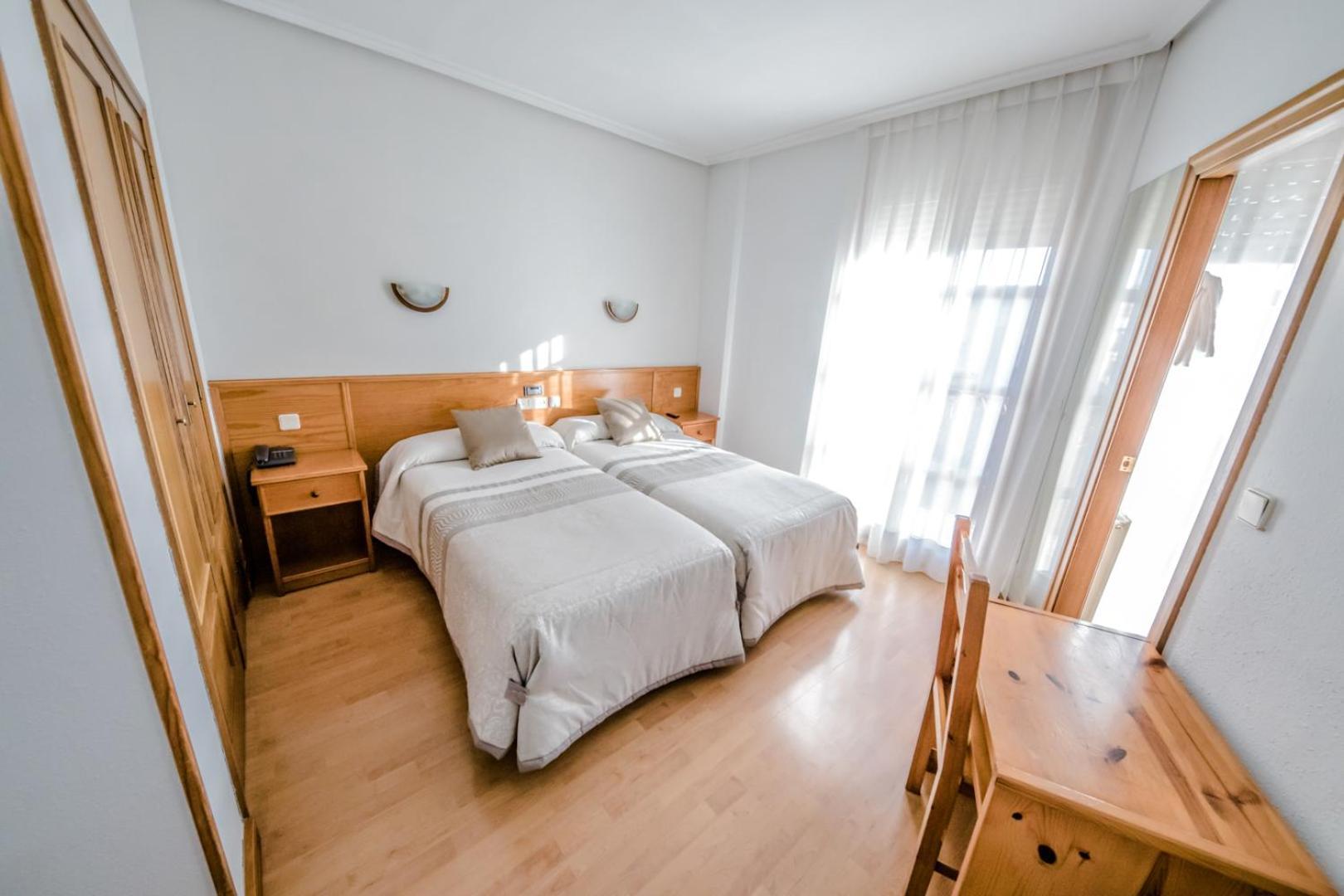 Alvi Hotel Soria Bagian luar foto